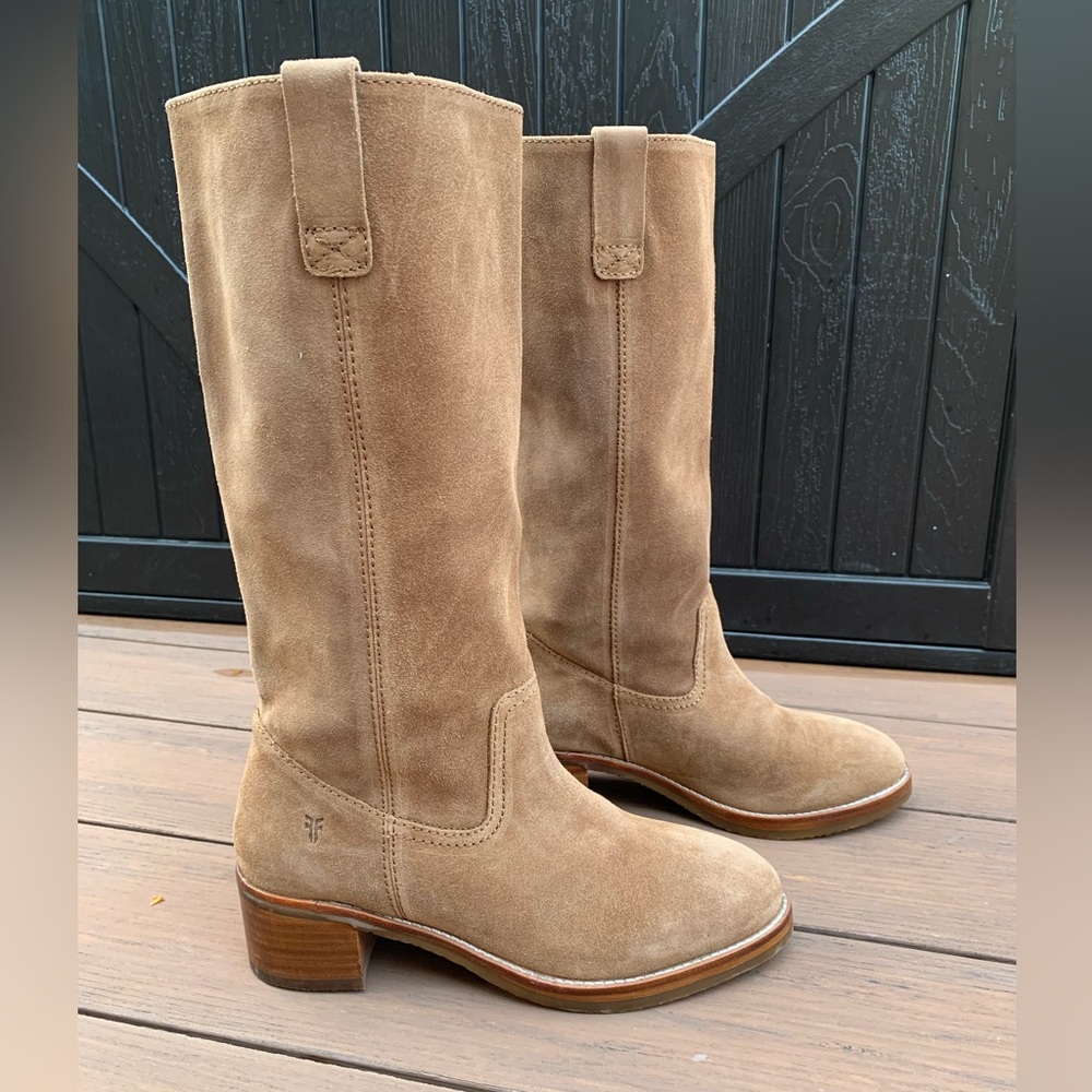 Gorgeous genuine suede Frye Camryn tall pull-on boots NWT NIB size 9